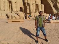 Hussein a a abou simbel